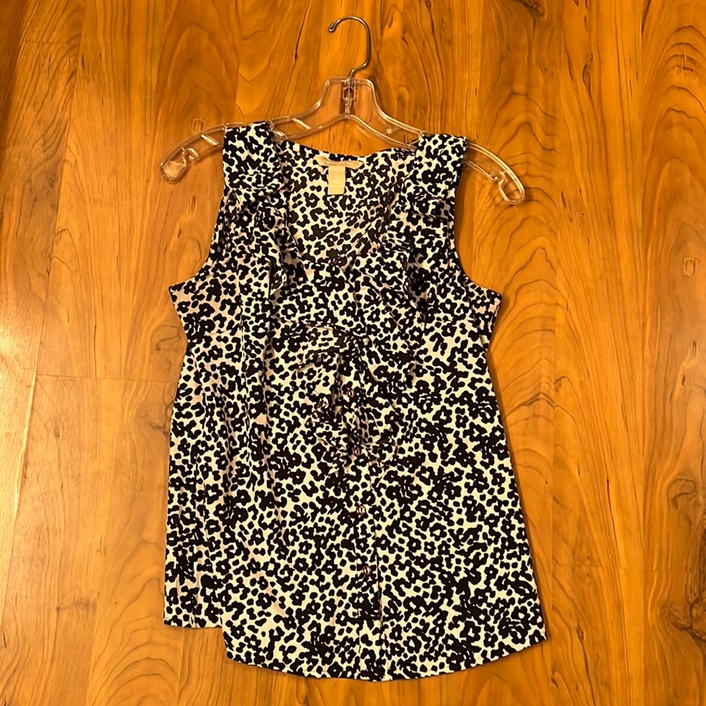 Small banana republic black and white sleeveless shirt.